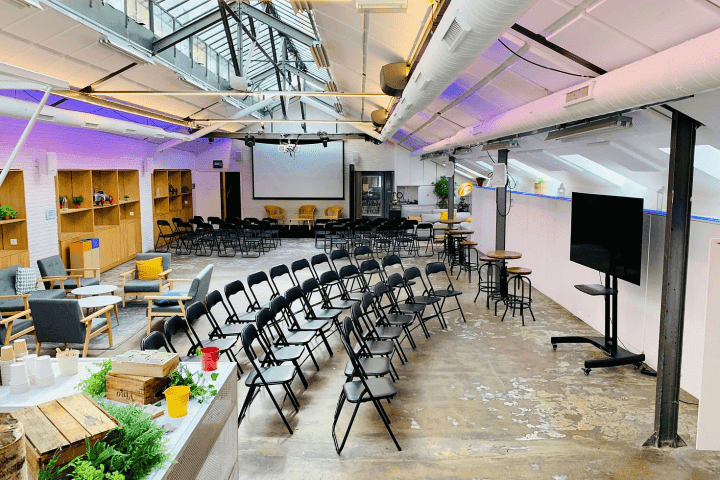La Fabrique République - Industrial loft under a glass roof, Paris 10th