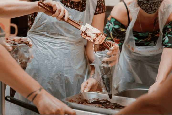 Atelier patisserie en équipe. - Atelier des chefs Lyon