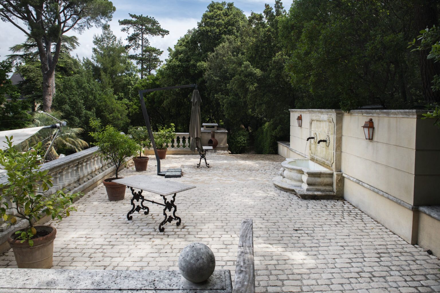La terrasse offre un nouvel espace pour réfléchir, partager et se retrouver