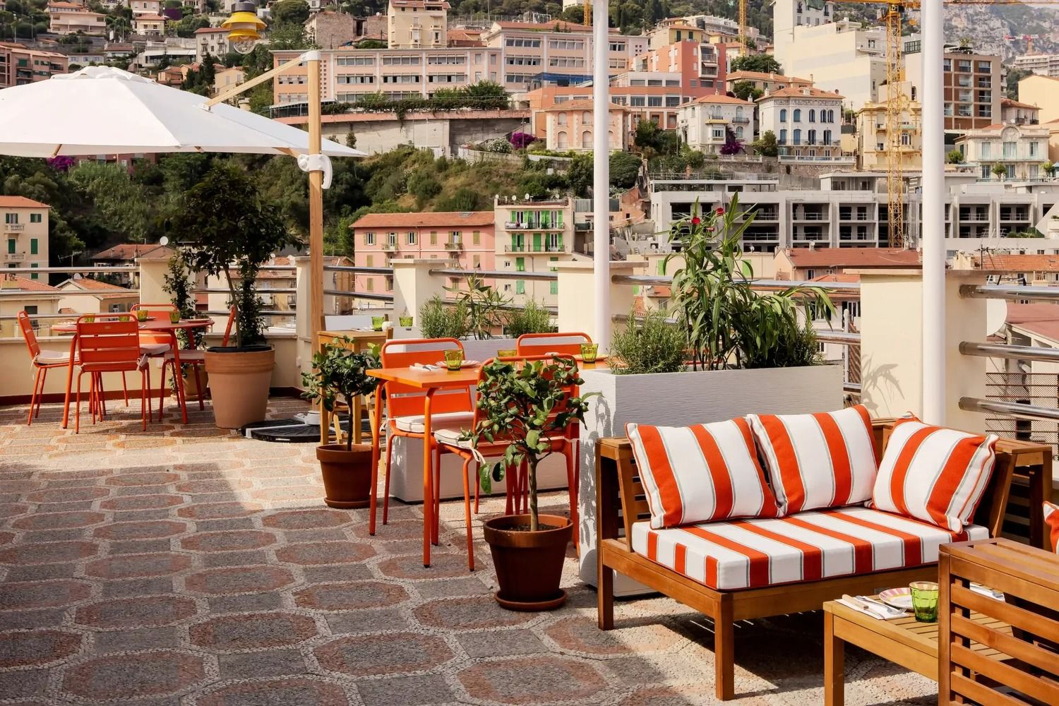 Le Basta Pinsa, rooftop et bar italien de Monaco