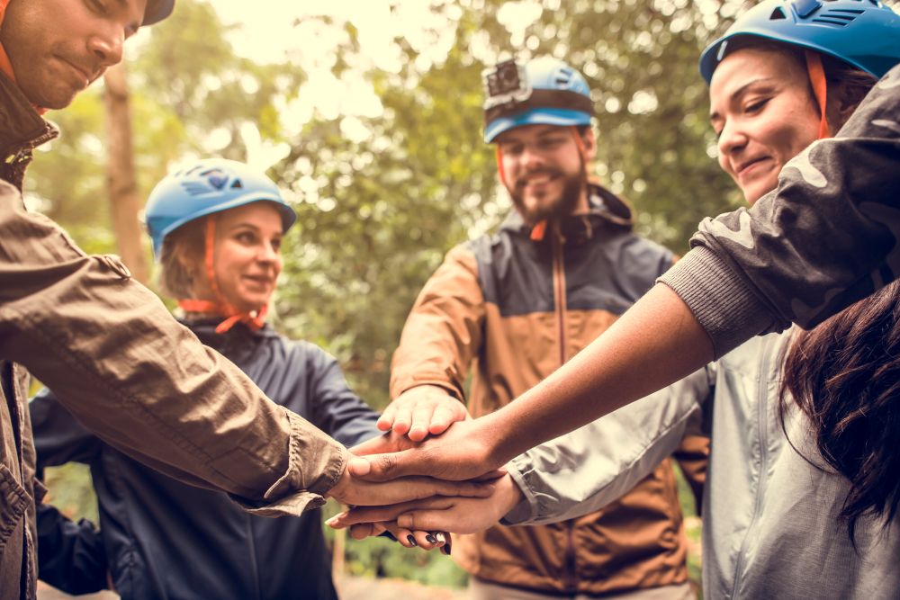 Collaborateurs en team building sportif