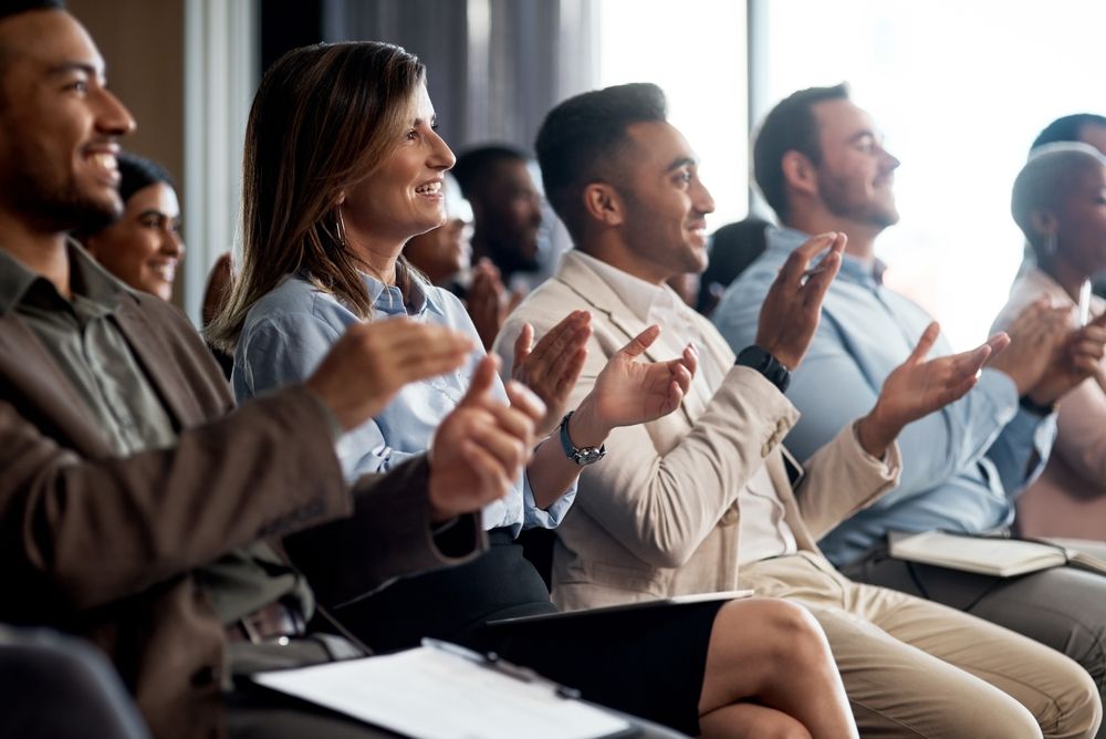 Collaborateurs en plein séminaire d'entreprise