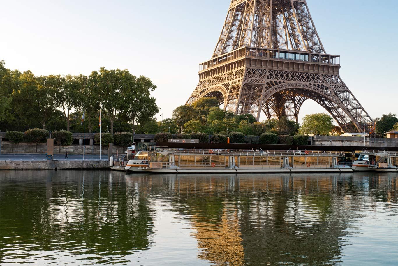 Bateaux Parisiens - Embarquement au pied de la Tour Eiffel